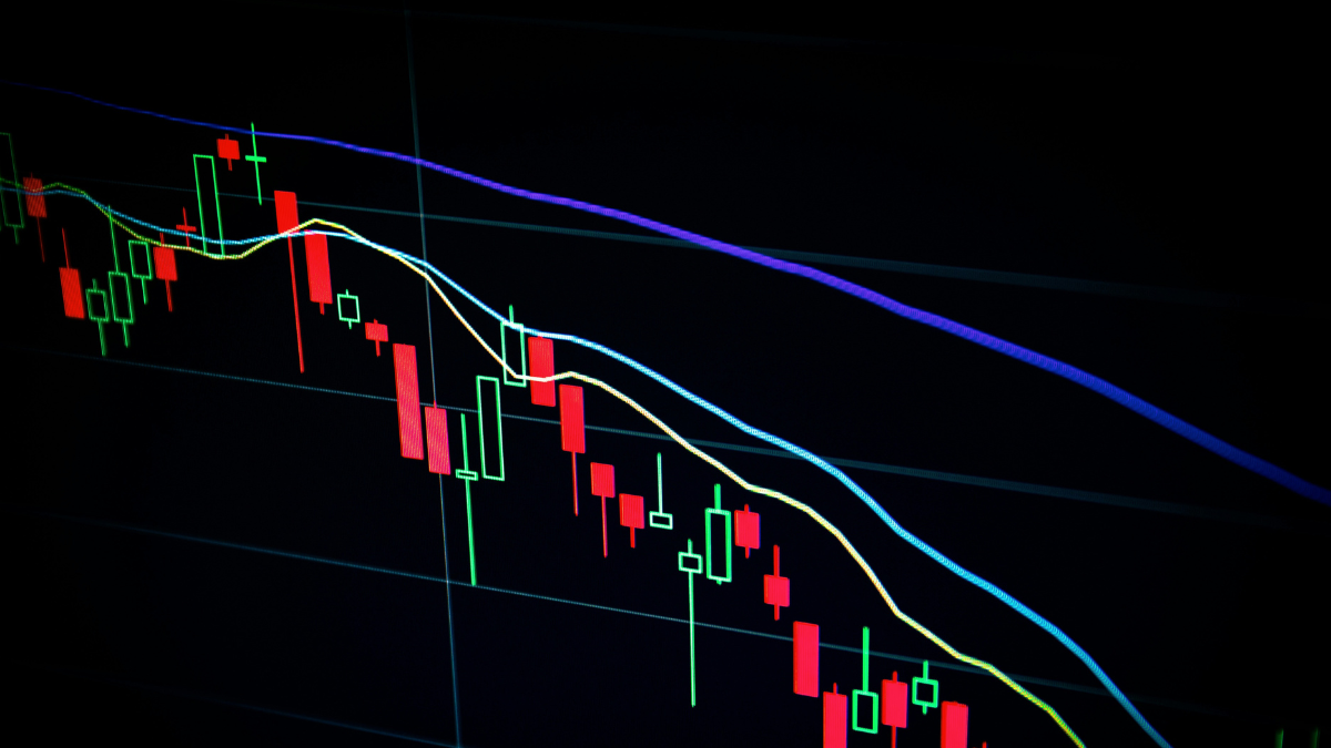 A falling candlestick chart illustrating loss aversion in Prospect Theory.